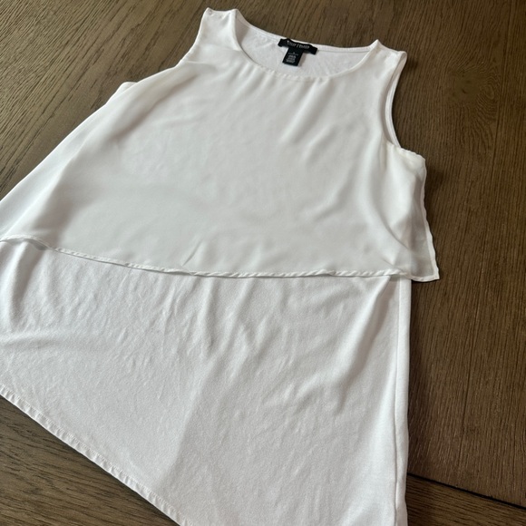 White House Black Market Asymmetrical Sleeveless Top Size Small White - Picture 3 of 8